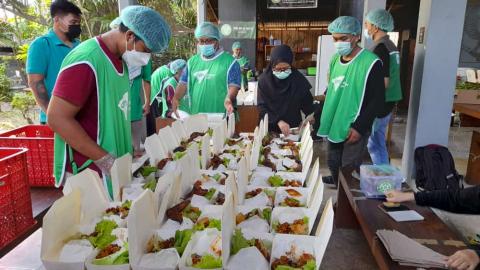 Dapur Peduli, Sajian Makanan Gratis Diolah dengan Ketulusan